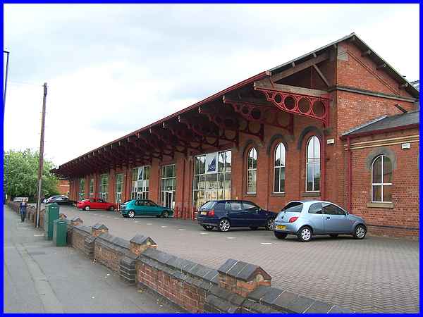 Cantilevered Loading Bay