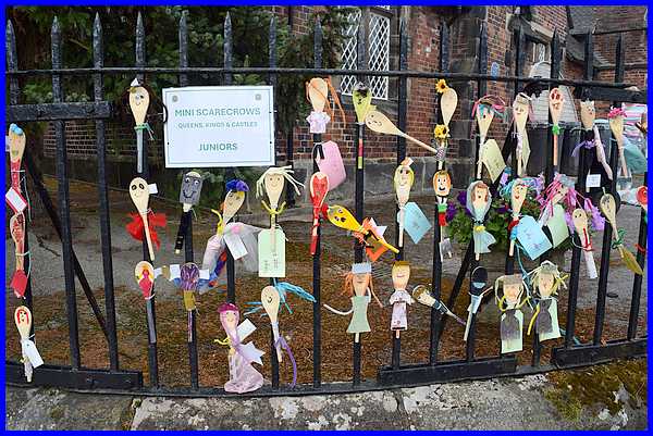 Mini Scarecrows